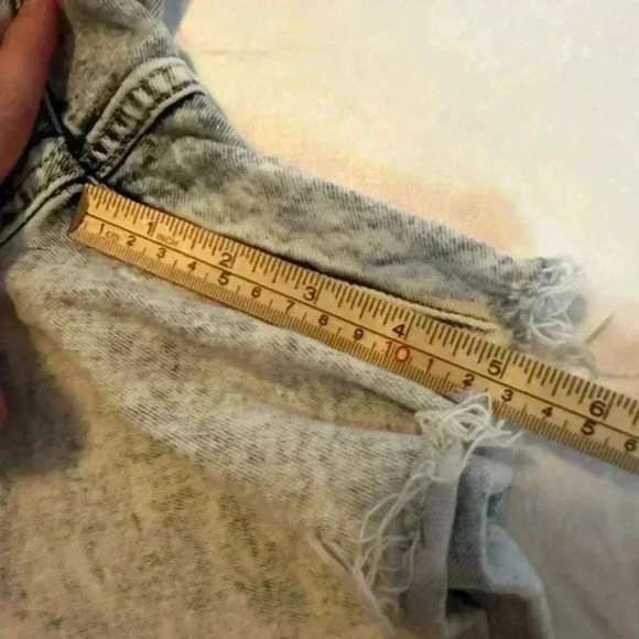 Gap Women’s Acid Wash Cutoff 5” Shorts High Rise Size 6 / 28 - Picture 3 of 8